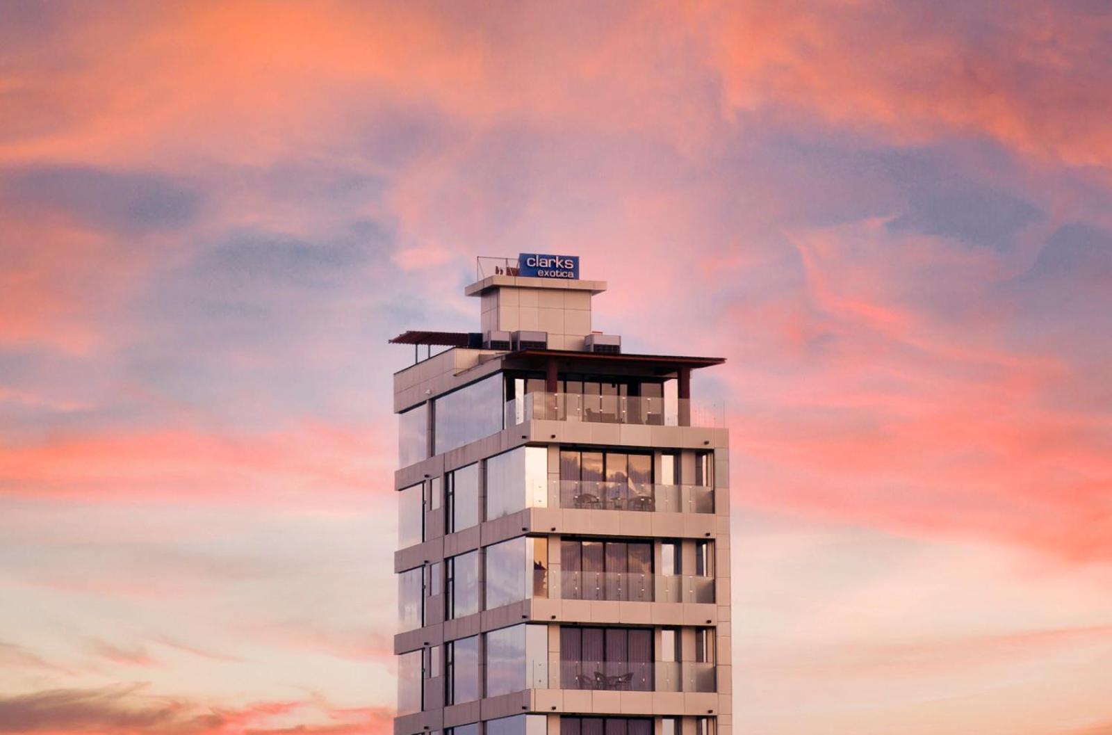 Swarn By Hawks Hotels Kamadhoo エクステリア 写真